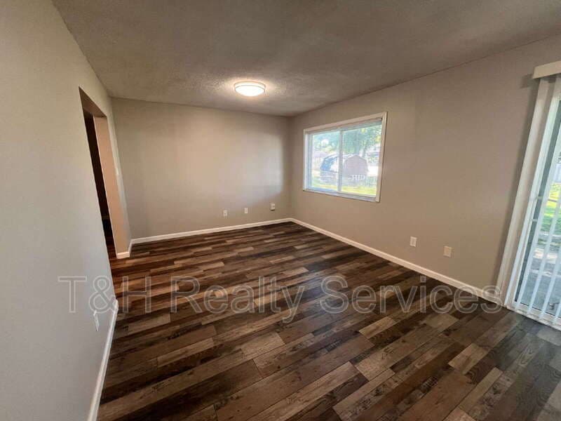 Plainfield House: 1112 Walton Drive