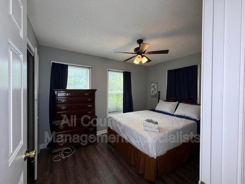Columbia House: 14 Lindsay St