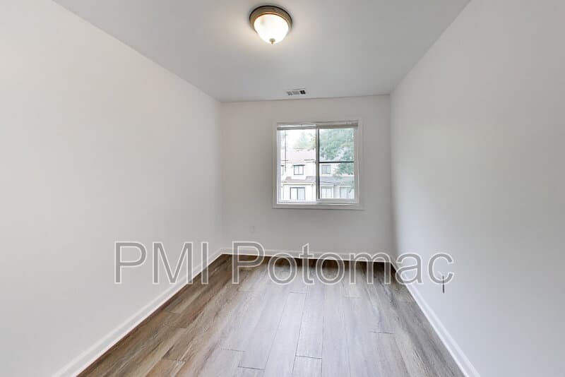 Montgomery Village Townhome: 9391 Chadburn Pl