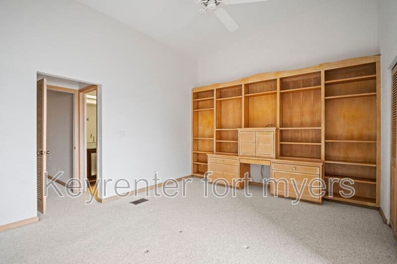 Fort Myers Beach House: 894 Buttonwood Dr
