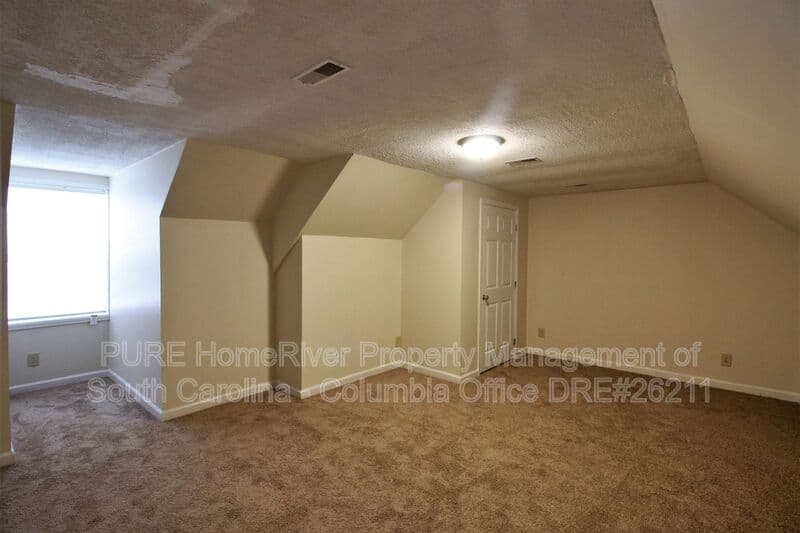 West Columbia House: 403 Charwood Ln