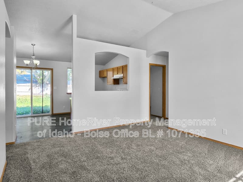 Nampa House: 2520 Muskrat Ave