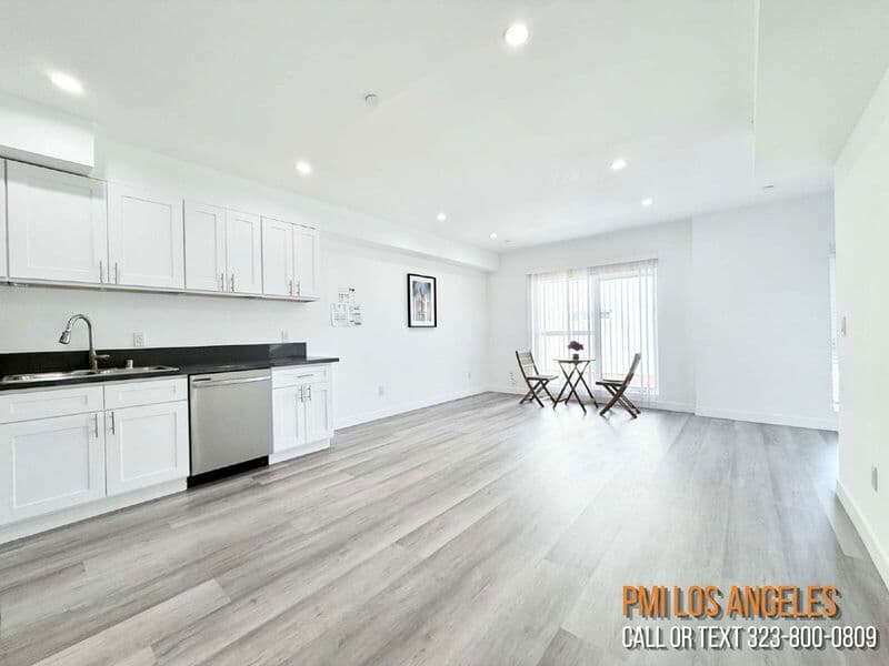 Los Angeles Condo: 1258 Leighton Avenue