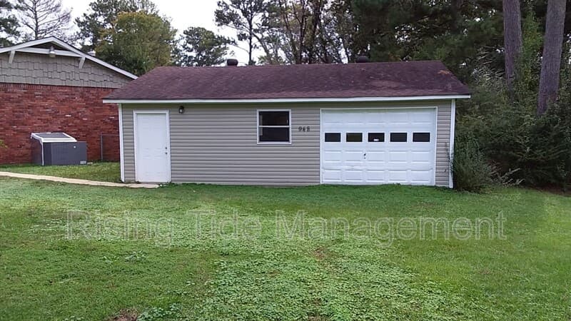 Adamsville House: 948 Longview Cir
