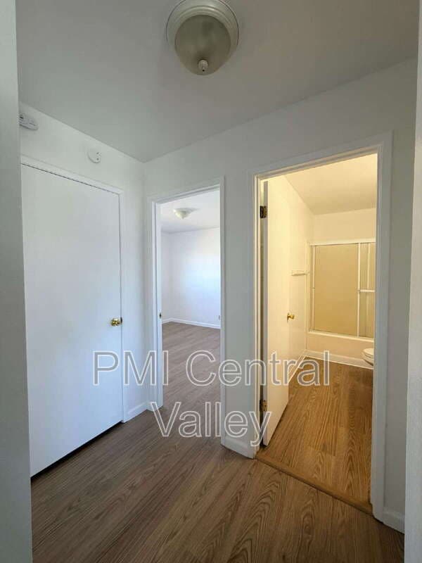Manteca Condo: 111 North Walnut Avenue