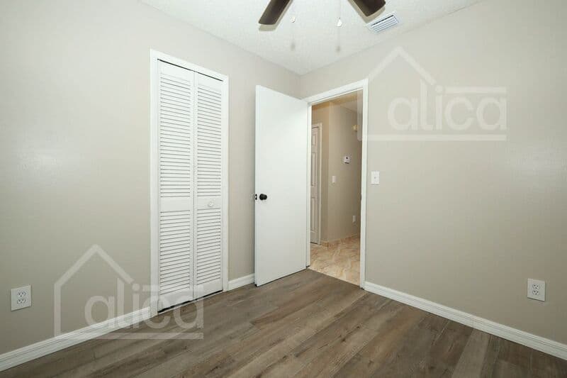 Orlando House: 3810 Cedarwaxwing Ave