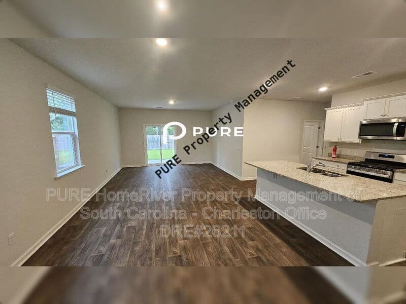 Summerville House: 108 Sweet Cherry Ln