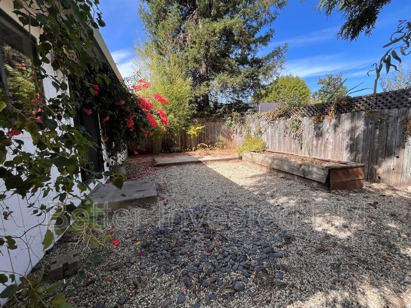 Healdsburg Condo: 427 North St