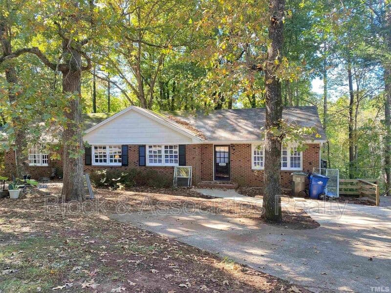 Raleigh House: 3215 Cyanne