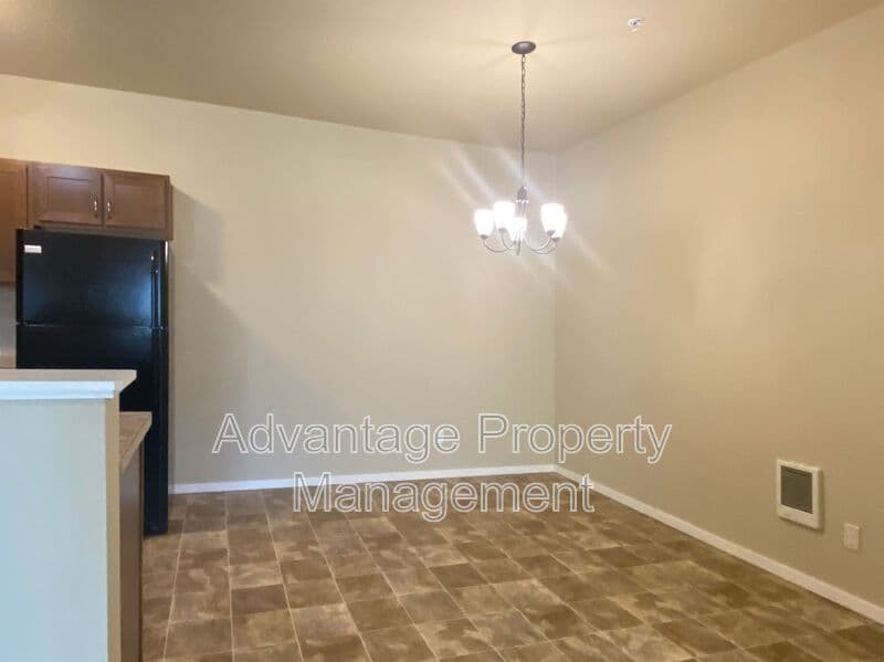Monmouth House: 519 N Catron Place