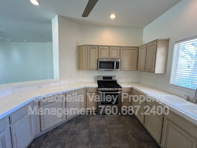 Cathedral City House: 68681 Pasada Rd