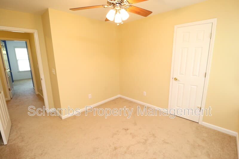 Raleigh House: 7900 Strawberry Meadows St
