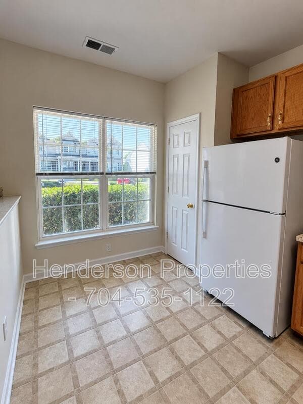Pineville House: 10452 Stokeshill Court