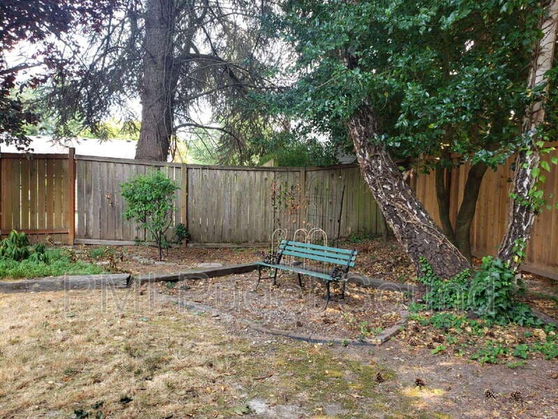 Federal Way House: 32728 35th Ave SW