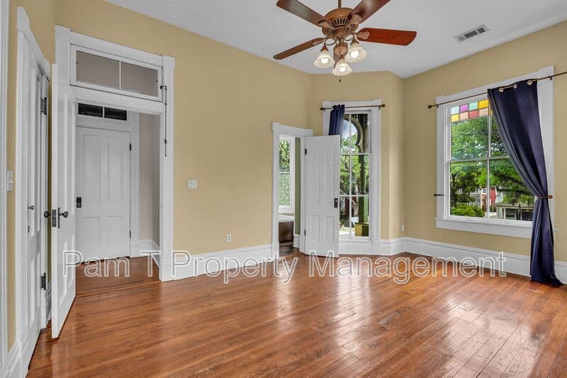 Savannah House: 201 W 37th St