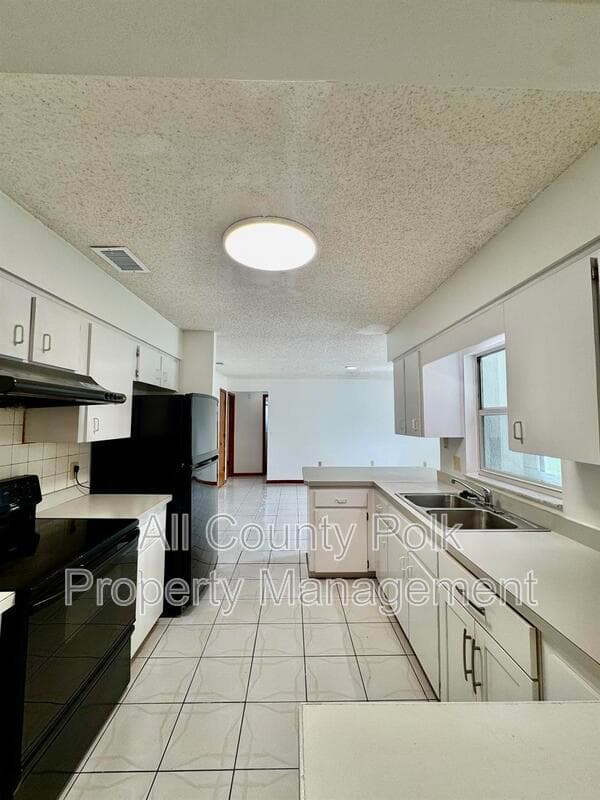 Lakeland House: 3919 Lehman Ct