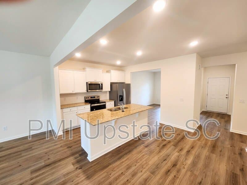 Fountain Inn House: 743 Fountainbrook Ln
