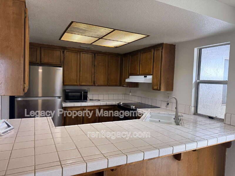 Sacramento House: 8609 Oakbank Way