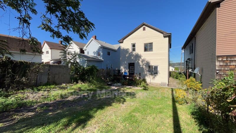 Homestead Condo: 122 E. 16th Ave