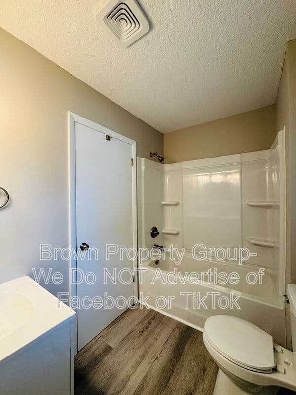 Fayetteville House: 5143 Longbranch Dr