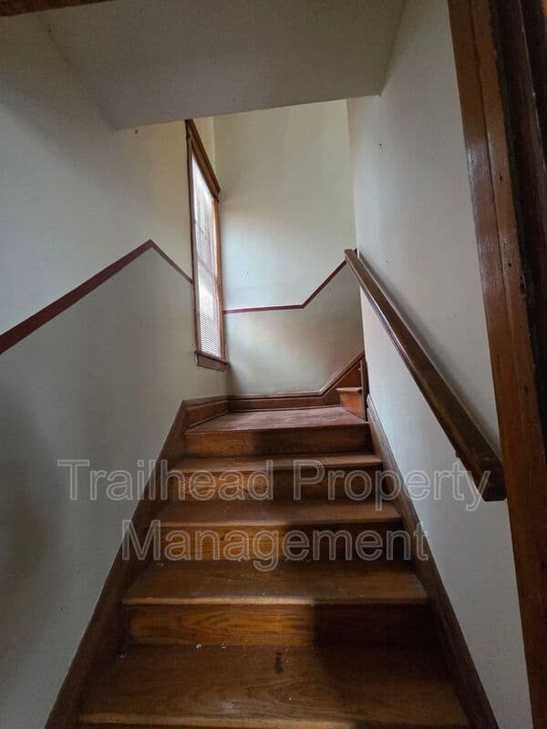 Kansas City House: 219 N Monroe