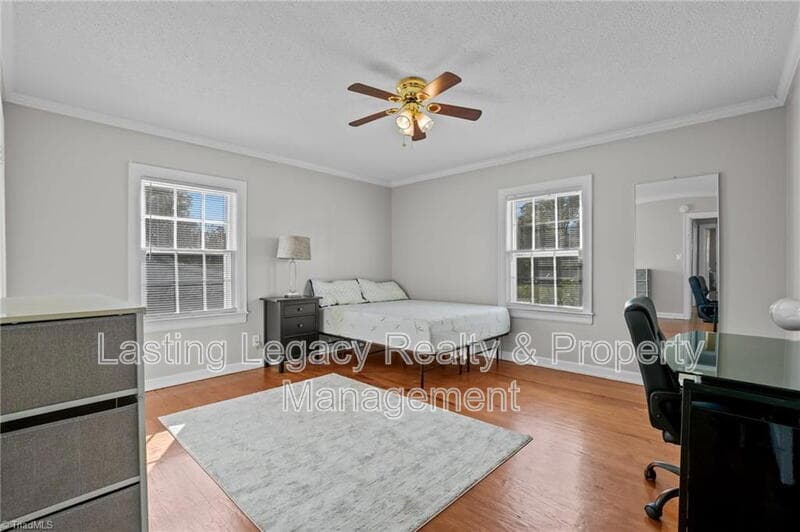Winston-Salem House: 156 Rosedale Circle