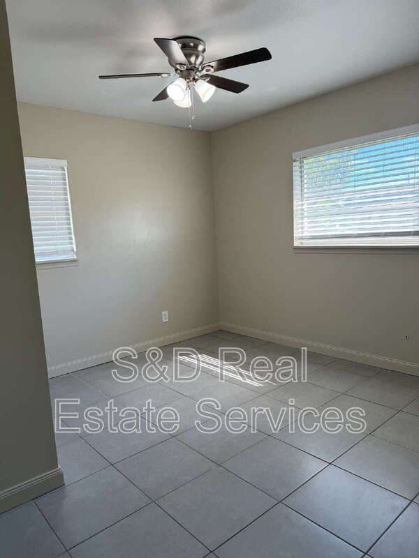 Lakeland House: 3003 Venice Way