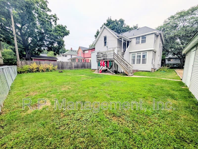 Saint Paul Condo: 2048 Carroll Ave