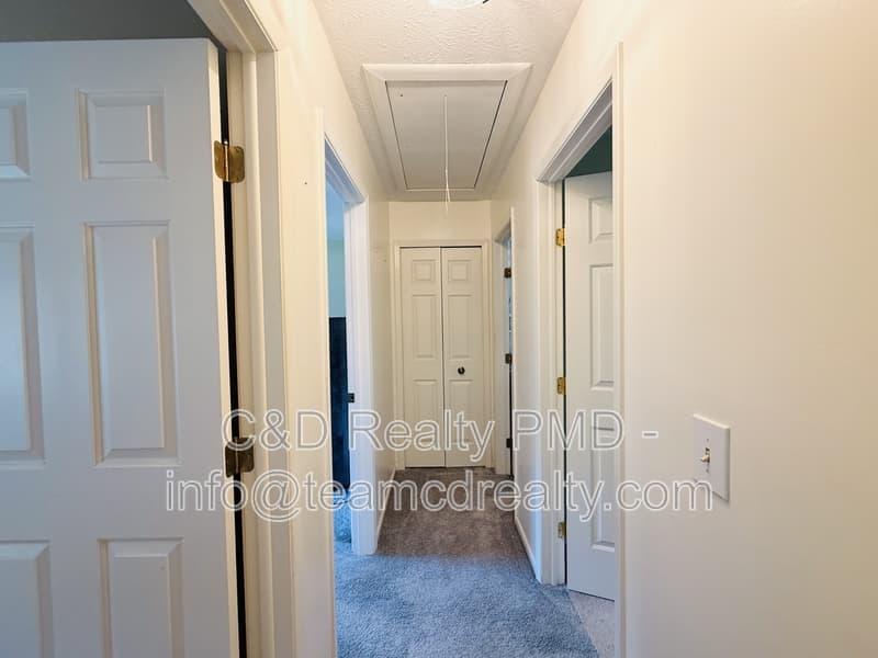 Olmsted TWP House: 8462 Glenbrook Dr, Olmsted TWP OH, 44138