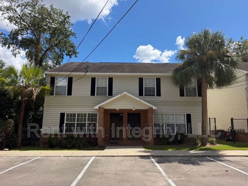 Tallahassee House: 845-1 W Georgia St