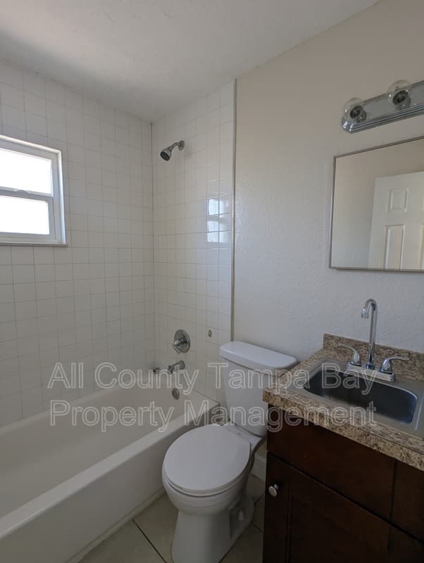 Saint Petersburg House: 1102 21st St S