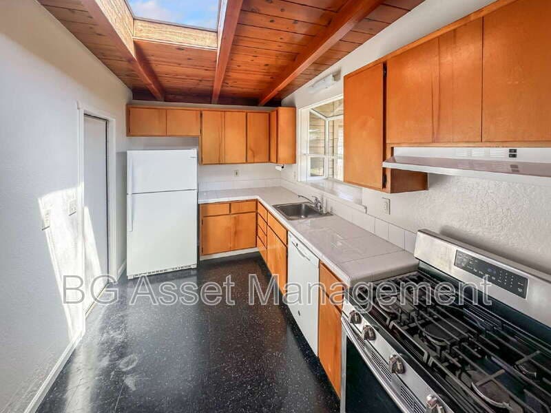 Richmond House: 1526 Visalia Avenue