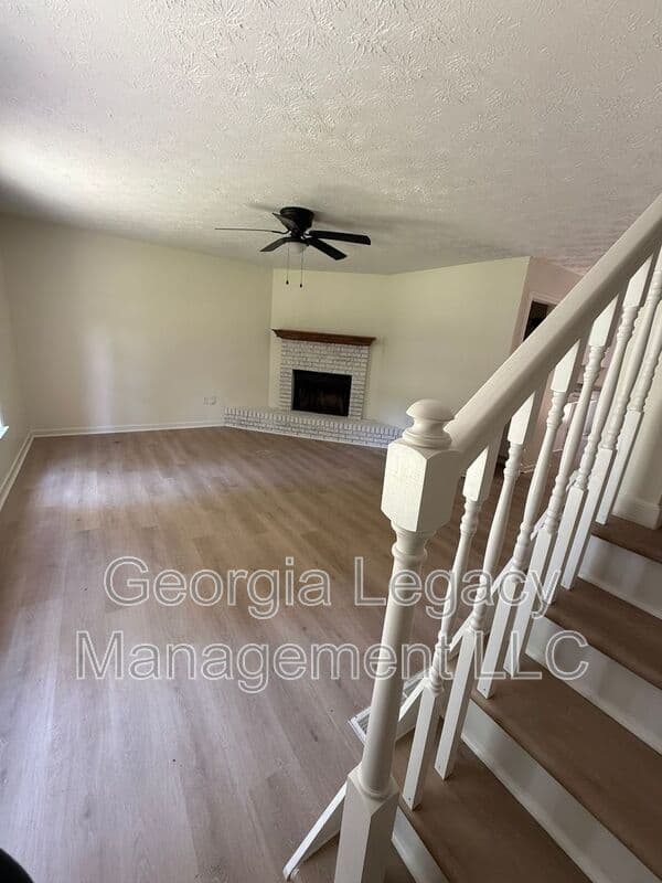 Athens House: 208 Highland Park Drive