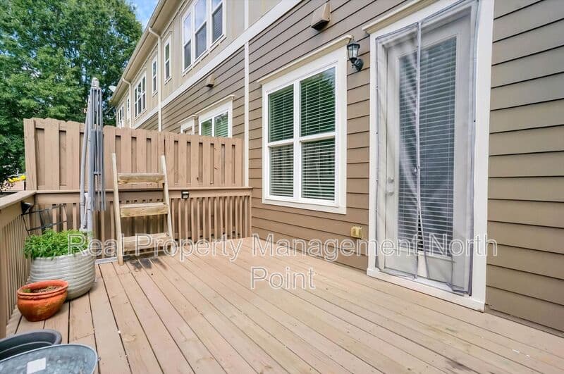 Decatur House: 3026 Eltham Pl