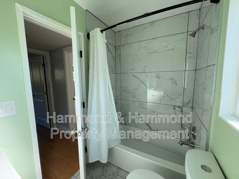 Van Nuys Condo: 5722 Woodman Ave.