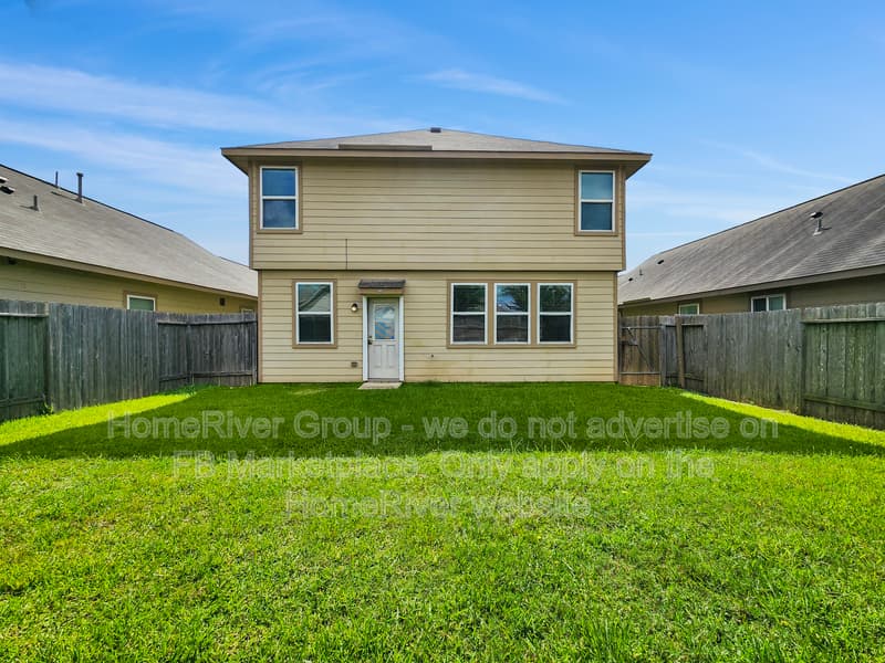 Houston House: 10311 Urban Oak Trl