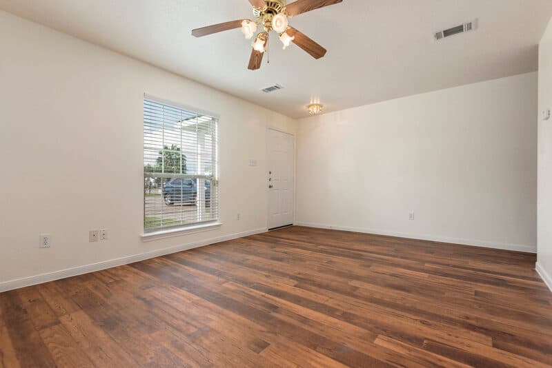 Dickinson Townhome: 2102 St Lucia Calle