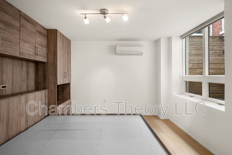 Washington Condo: 2422 17th St