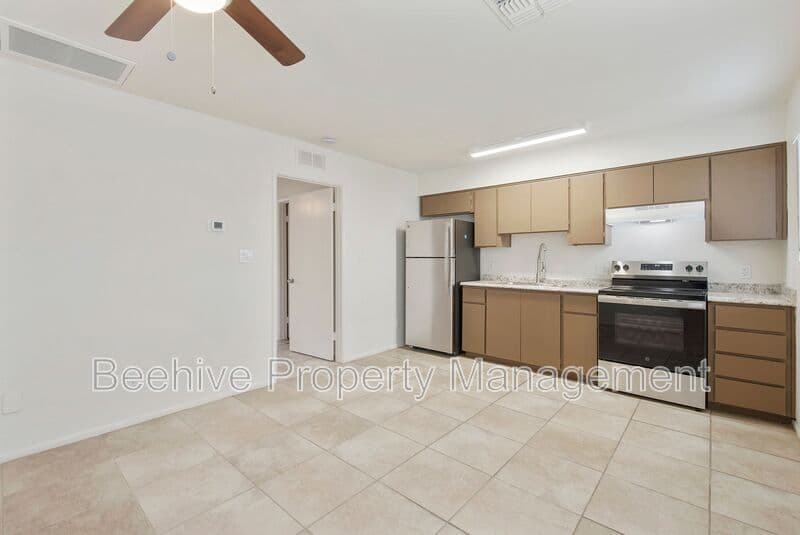 Phoenix House: 1634 E Monroe St