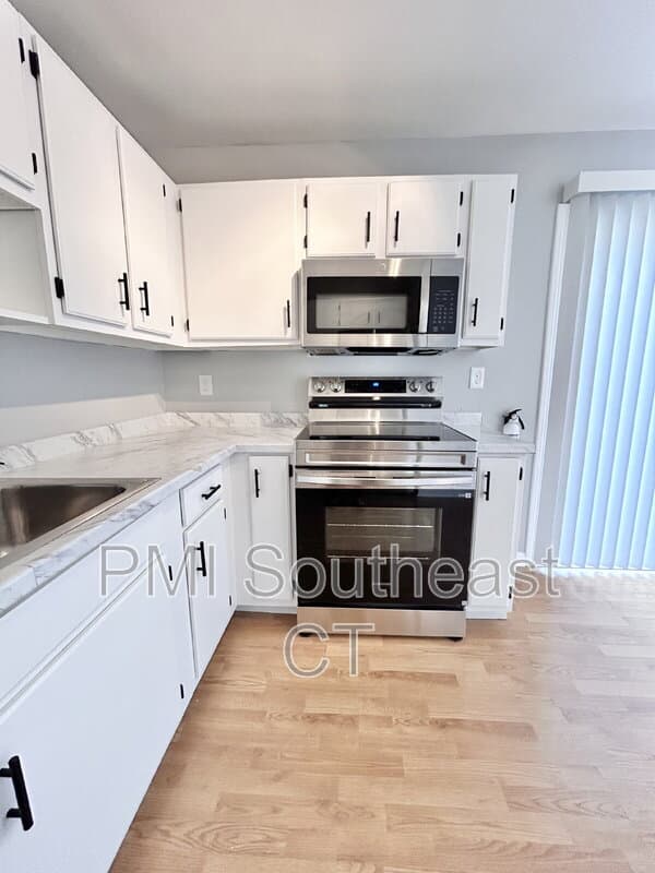 Plainfield Condo: 98 Canterbury Road