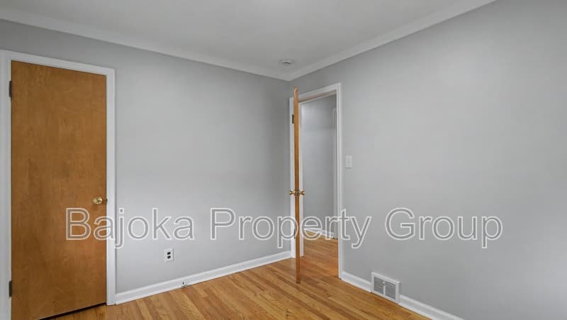 Lincoln Park House: 2957 Fort Park Boulevard