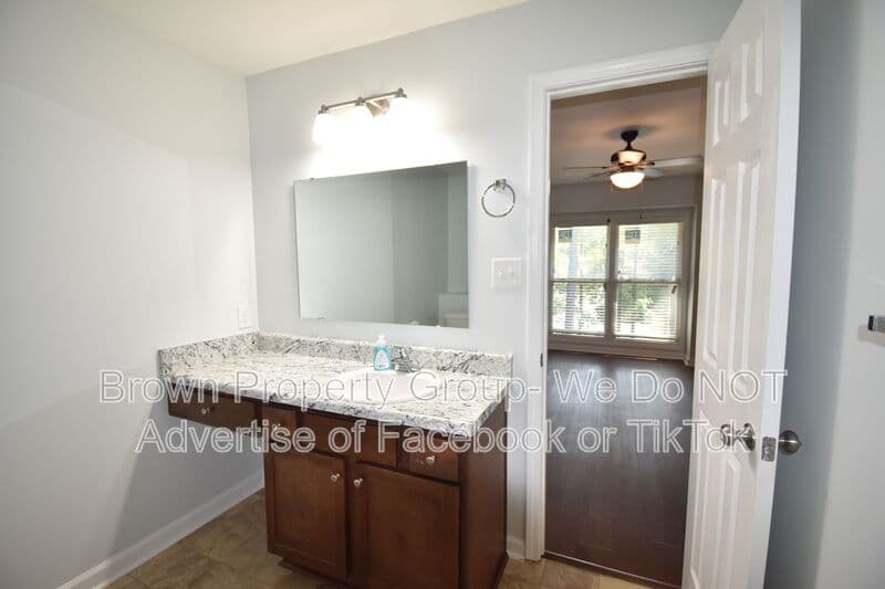 Fayetteville House: 1816 Tryon Dr