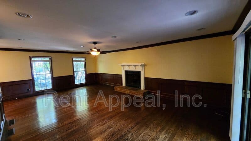 Alpharetta House: 310 Milesford Ct.