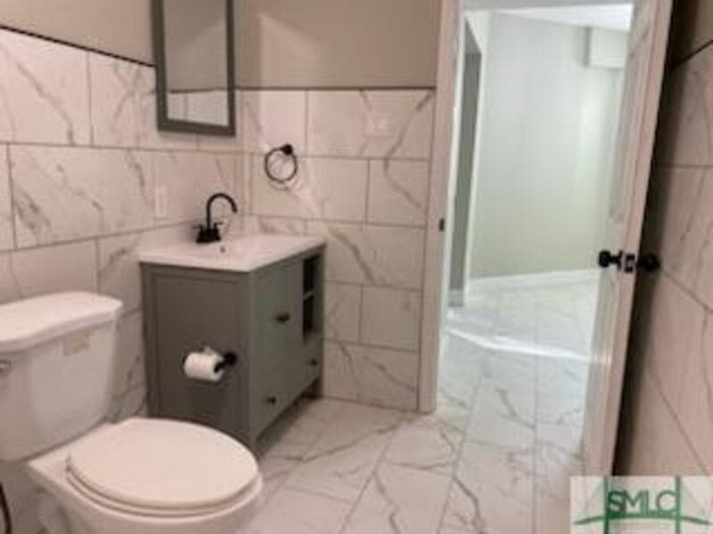 Savannah Condo: 1000 West 53rd Street - Lower Unit