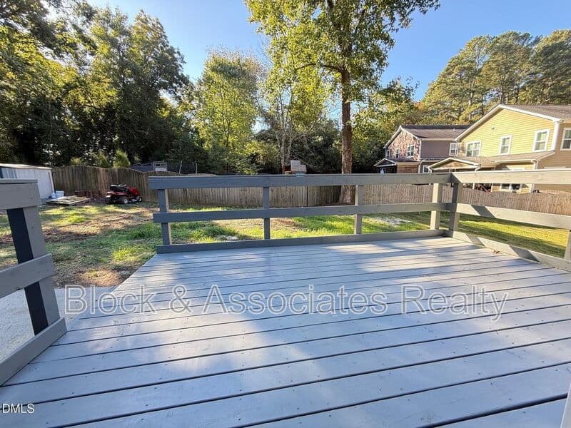 Raleigh House: 5215 Vann Street