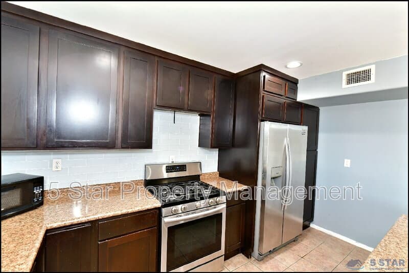 El Paso House: 6372 Franklin Ridge Dr !!