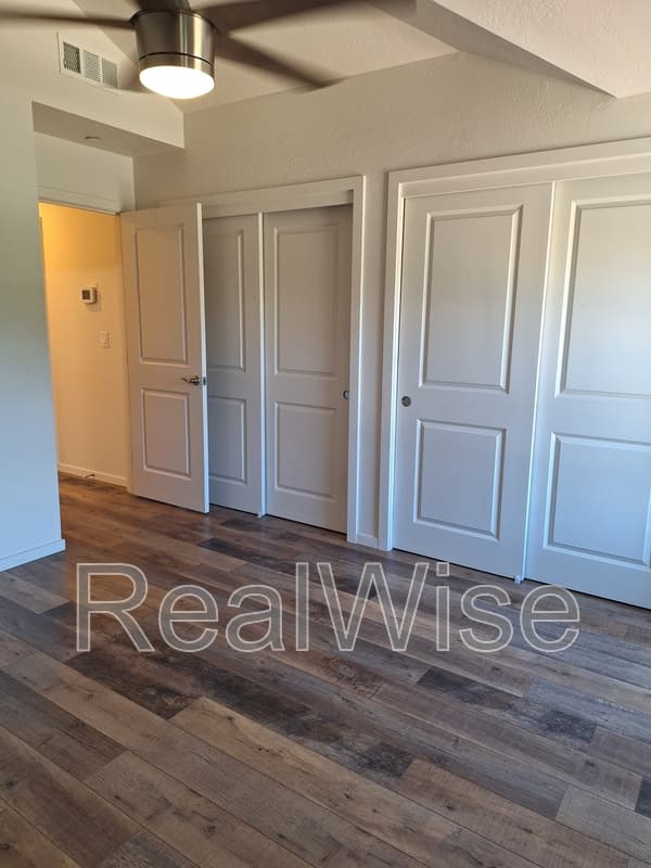 Ashland House: 49 N Mountain Ave