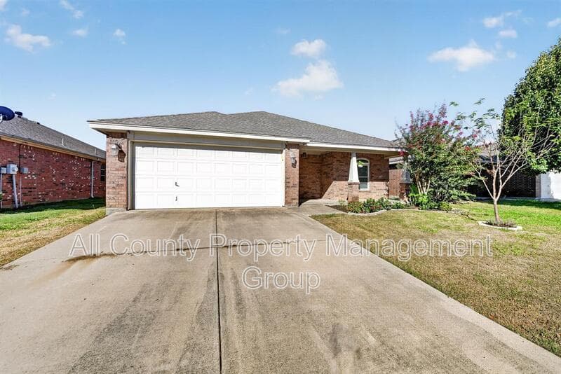 Fort Worth House: 8205 Mule Deer Run