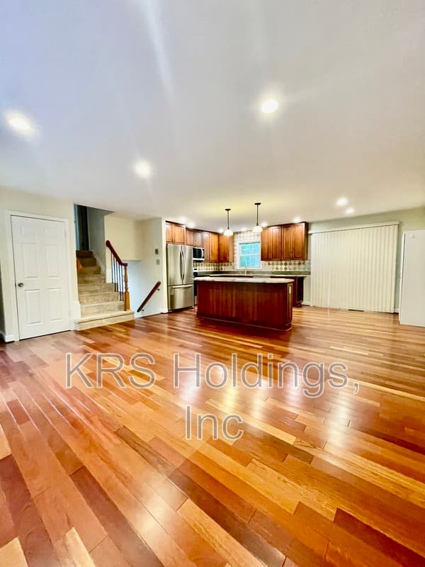 Woodbridge House: 11969 Dolly Madison Cir