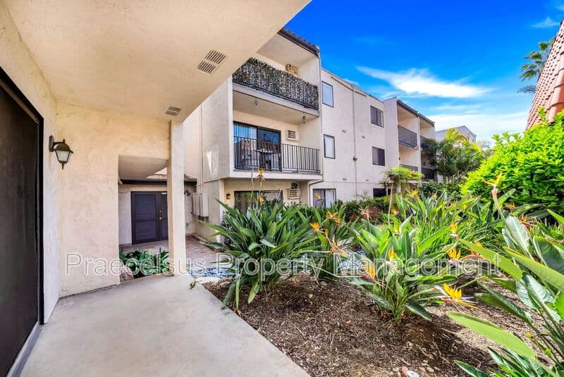 San Diego House: 6780 Friars Rd
